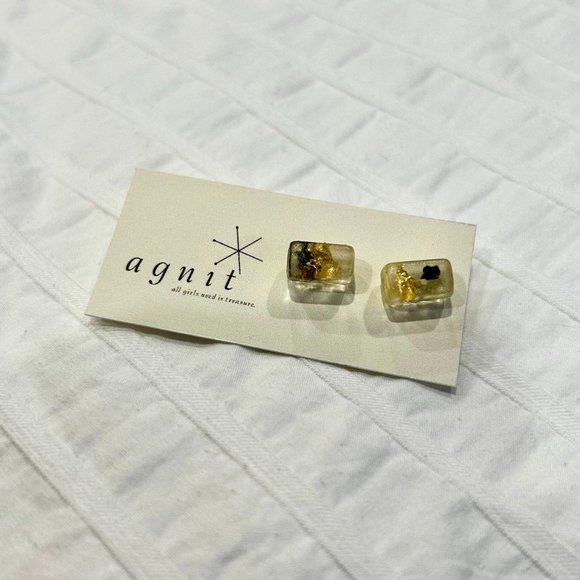 agnit resin gold and black stud earrings - Picture 2 of 3
